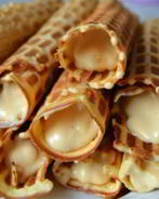 Вафли в вафельнице со сгущенкой