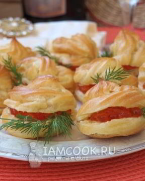 Профитроли с красной икрой