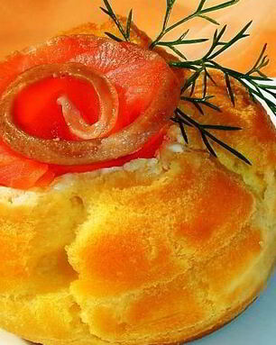 Профитроли с красной рыбой