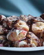 Торт из профитролей с вишней и шоколадом