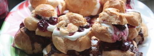 торт из профитролей с вишней и шоколадом. Шаг 11