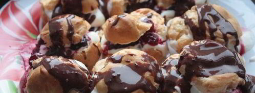 торт из профитролей с вишней и шоколадом. Шаг 10