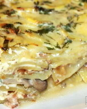 Картофельная запеканка с курицей и беконом