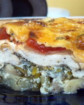 Картофельная запеканка с курицей и помидорами