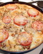 Картофельная запеканка с курицей на сковородке