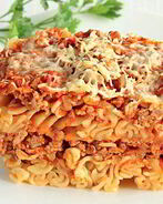 Макаронная запеканка со свининой и миндалем