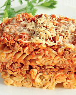 Макаронная запеканка со свининой и миндалем