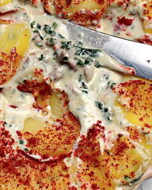 Запеканка из картофеля с цесаркой и голубым сыром