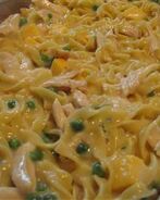 Запеканка из макарон с консервированным тунцом и горошком