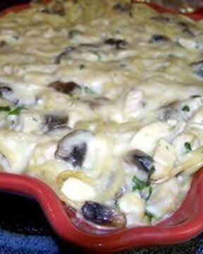 Запеканка из макарон с курицей и грибами