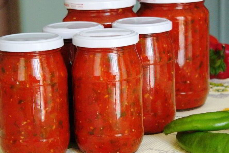 Рецепт ароматной аджики со сливами и травами