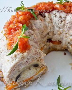 Мясная корона с соусом-аджикой