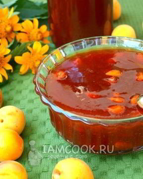 Абрикосовый джем с ядрами