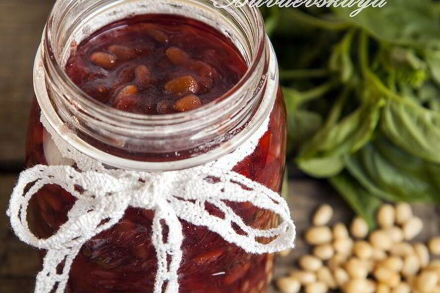 Рецепт клубничного джема с базиликом и кедровыми орешками