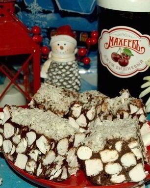 Маршмеллоу с шоколадом и вишневым джемом