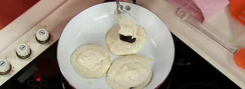 сметанные пампушки с джемом. Шаг 2