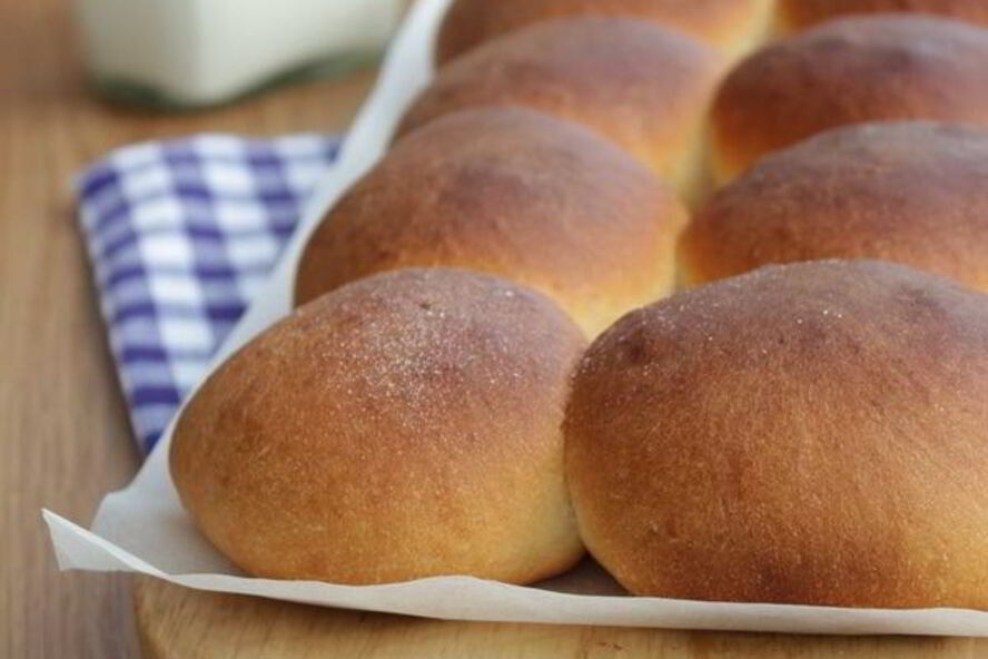 Рецепт ванильных сдобных булочек с джемом