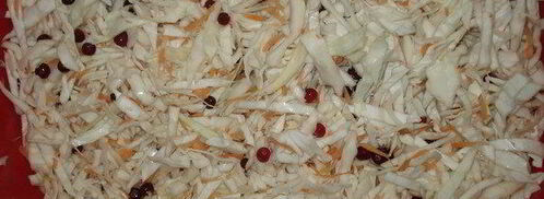 капуста квашеная в банках с клюквой. Шаг 4