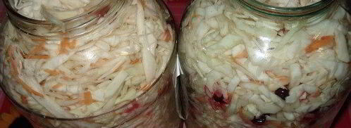 капуста квашеная в банках с клюквой. Шаг 5