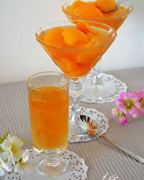 Десерт-компот из мушмулы на белом вине