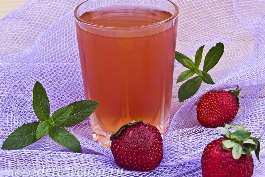 Рецепт клубничного компота с мятой