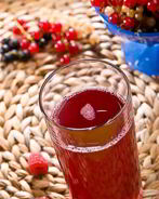 Компот из арбуза и ягод со свежей мятой