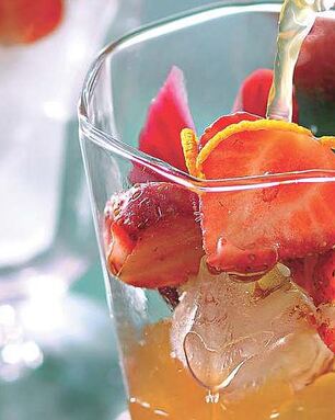 Компот из ревеня и клубники