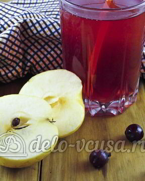 Компот из яблок и черной смородины