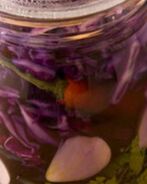 Маринованная капуста с хреном и чесноком