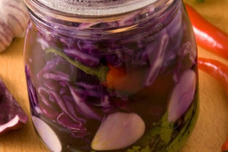 Рецепт маринованной капусты с хреном и чесноком
