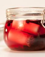 Маринованный лук-порей с каркаде