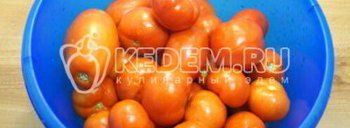 маринованные помидоры на зиму в банках с базиликом. Шаг 3