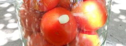 помидоры маринованные с листьями малины. Шаг 2