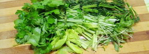 помидоры, квашенные с чесноком и зеленью. Шаг 8