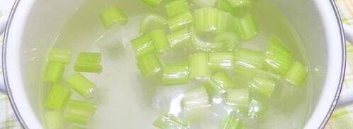 помидоры, квашенные с чесноком и зеленью. Шаг 9