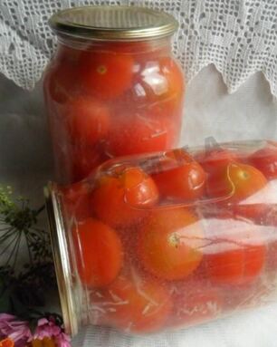 Помидоры в снегу с чесноком на зиму