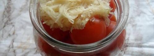 помидоры в снегу с чесноком на зиму. Шаг 4