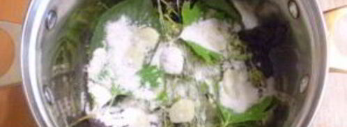 малосольные огурчики в кастрюле. Шаг 2