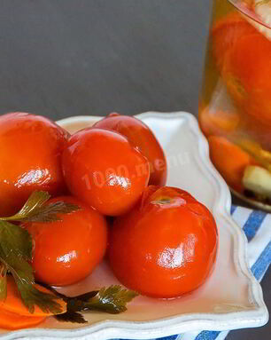 Малосольные помидоры в банке
