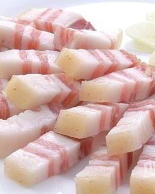 Сало, соленное с чесноком