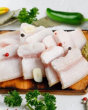 Сало в банке в рассоле с чесноком