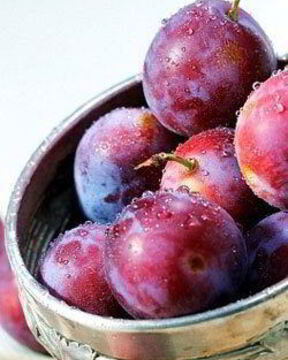 Сливовое варенье с миндалем и корицей