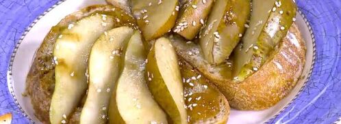 тосты с инжирным вареньем, запеченными грушами и сыром. Шаг 8