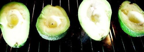 авокадо запеченные под яично-сливочным соусом. Шаг 2