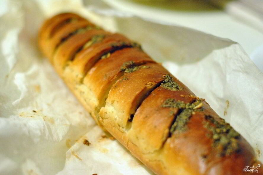 Рецепт батона с чесноком и зеленью