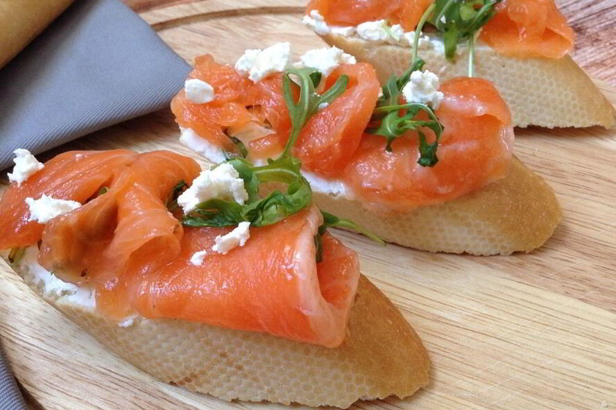 Рецепт брускетты с лососем