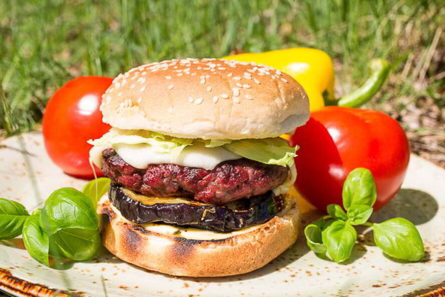 Рецепт бургера-гриля с сочным баклажаном