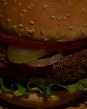 Бургер с гречневой котлетой