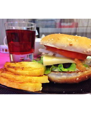 Бургер с котлетой гриль из рубленной говядины