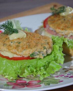 Бургеры с котлетками из семги и каперсов